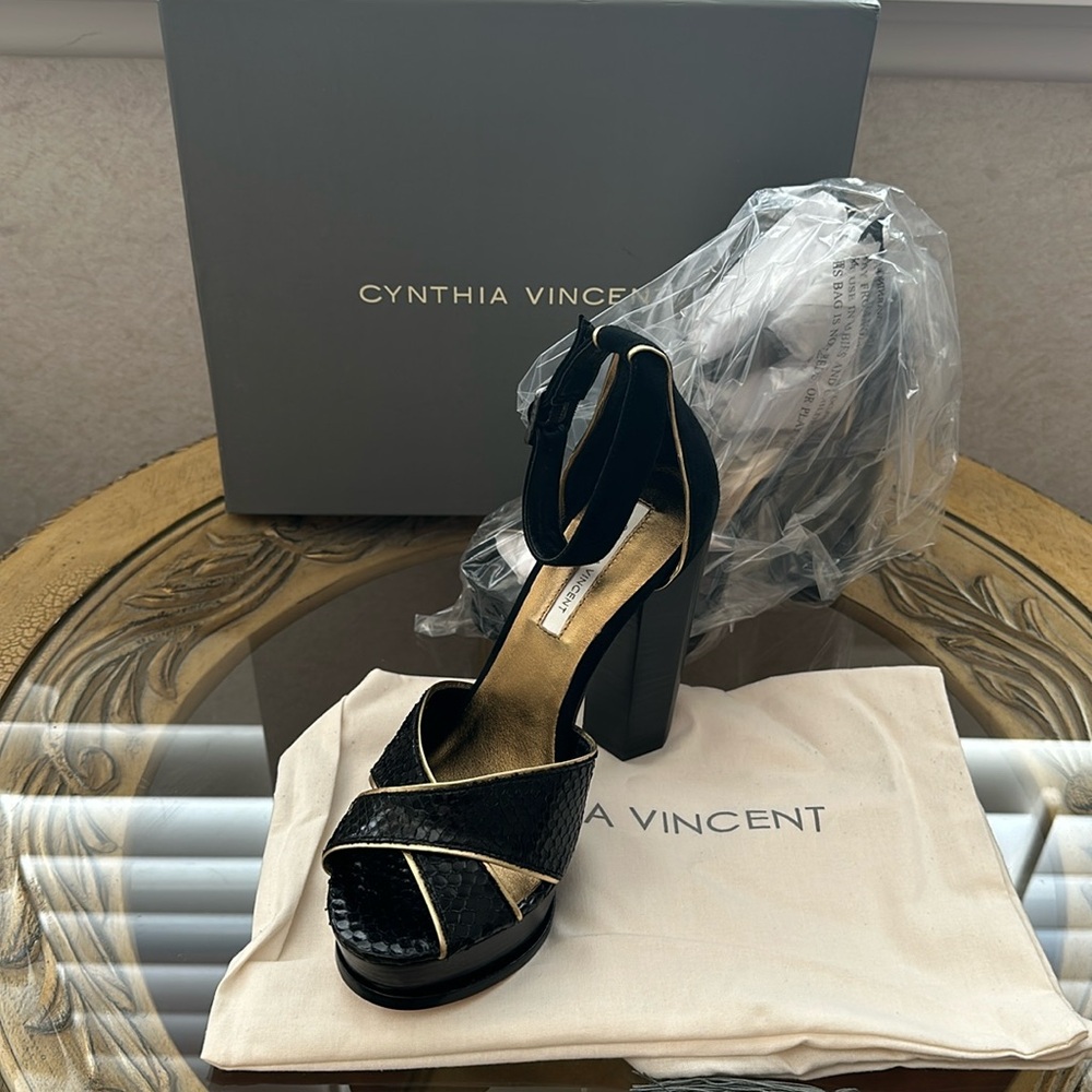 CYNTHIA VINCENT BLACK LEATHER HEELS